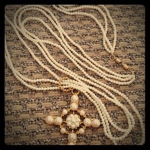 Beautiful vintage pearl-style cross necklace